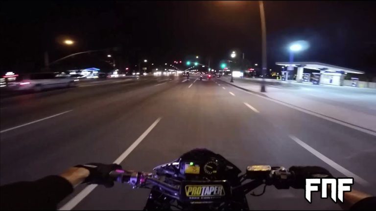 Police chase motorcycles into oncoming traffic